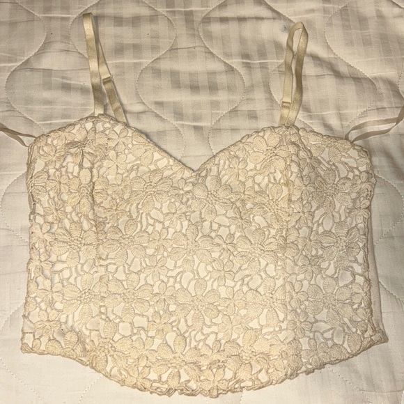 Crème Crop Top with a floral design - Small - Picture 1 of 5